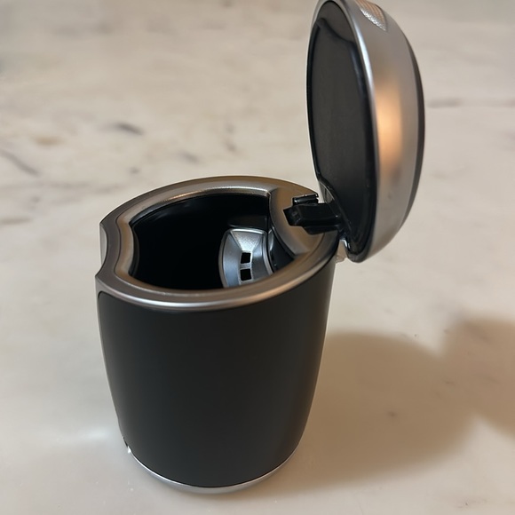 Mercedes Benz Miniature Ash Tray - Picture 4 of 9